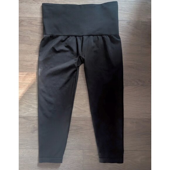 Assets By Spanx | Seamless Shaping Capri Leggings In Black - Picture 3 of 6